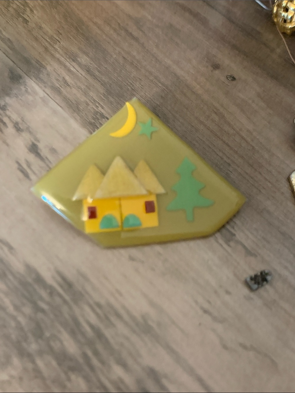 VTG Lucinda Green Enamel Countryside Scene Brooch with Yellow House